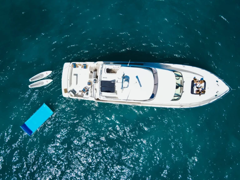 Location Yacht Mckinna avec permis