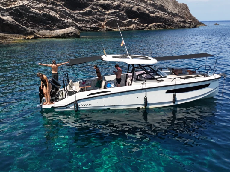 Bateau à moteur à louer à Santa Eulària des Riu au meilleur prix