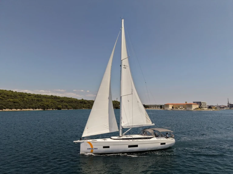 Bavaria Cruiser 50 a louer à Pula