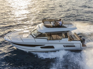 Motorboat rental with or without captain Jeanneau Pula