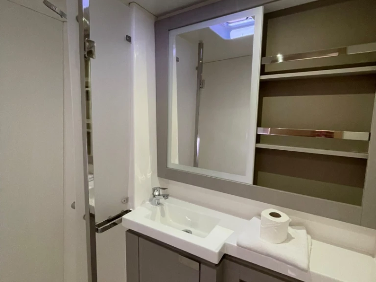 Location bateau Fountaine Pajot Elba 45 à Olbia sur Samboat