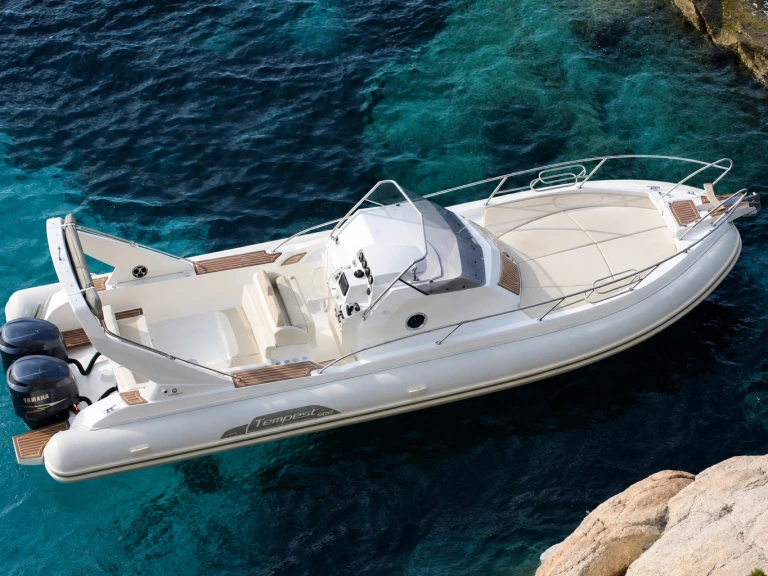 Location Semi-rigide à Porto-Vecchio - Capelli Tempest 1000 WA