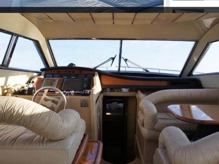 Location bateau Ferretti Ferretti 53 à Marseille sur Samboat