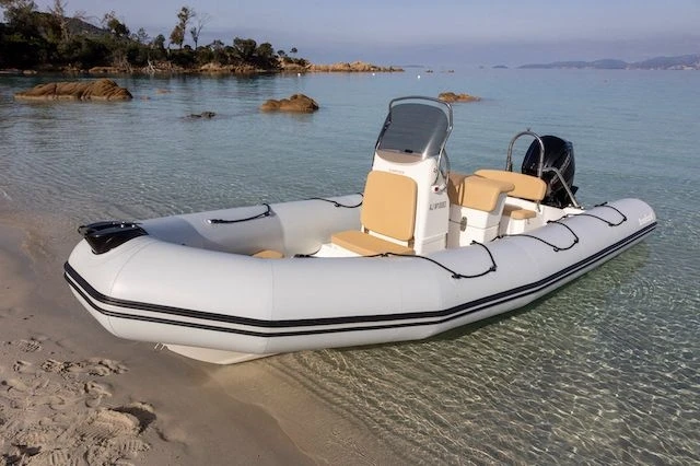 Location bateau Isolella pas cher BOMBARD 650 SUNRIDER NEO