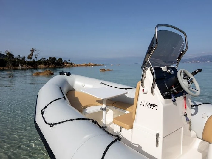 Location bateau Isolella pas cher BOMBARD 650 SUNRIDER NEO