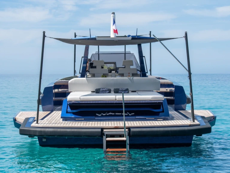 Location Bateau à moteur WALLY YACHTS avec permis