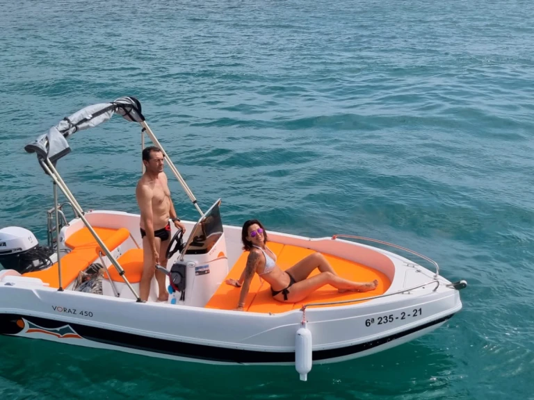 Bateau à moteur à louer à Port de Estartit au meilleur prix