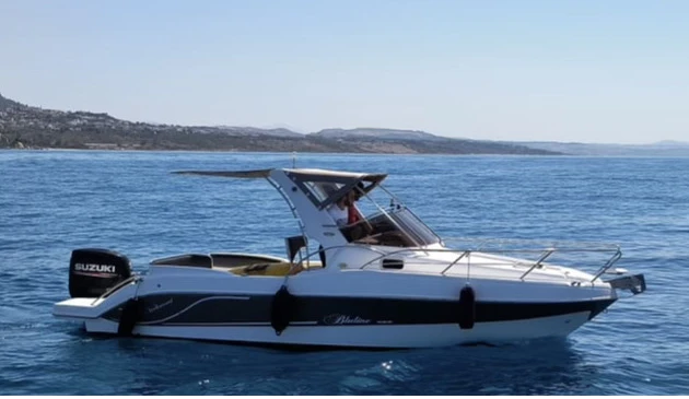 Location Bateau à moteur Bluline avec permis