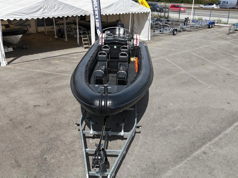 Location bateau Searib's SR 8.60 PRO à Vannes sur Samboat