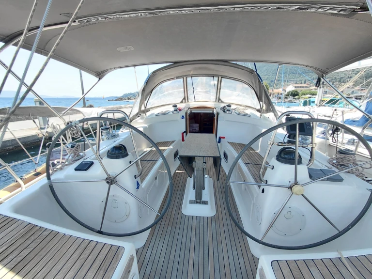 Louez un Bavaria Bavaria 43 Cruiser à Lefkáda