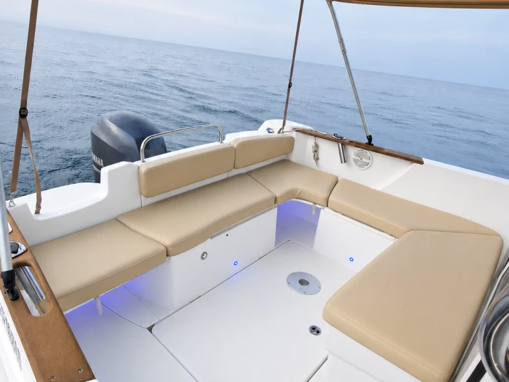 Location Bateau à moteur Bénéteau avec permis