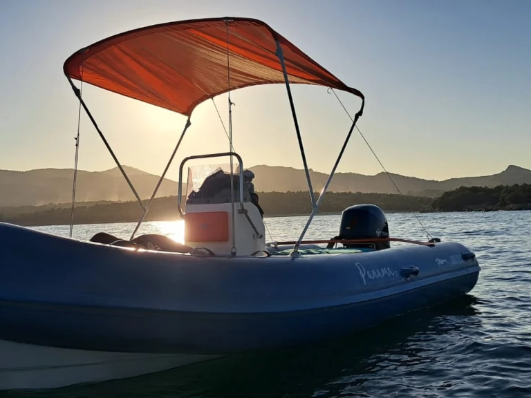 Semi-rigide à louer à Porto Rotondo au meilleur prix