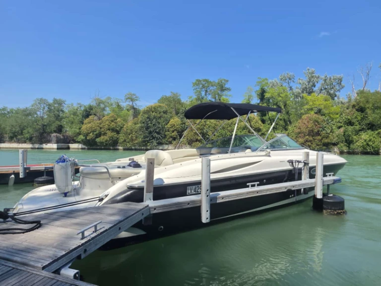 Location bateau Monterey 268SC à San Giuliano - Venezia sur Samboat