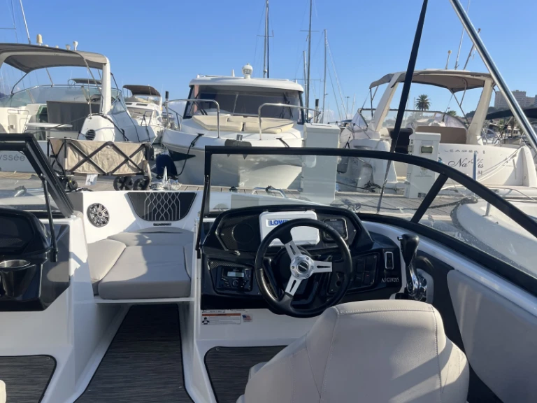 Location Bateau à moteur Glastron avec permis