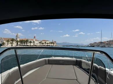 Yacht charter Trogir - speedy Cayman 585 on SamBoat