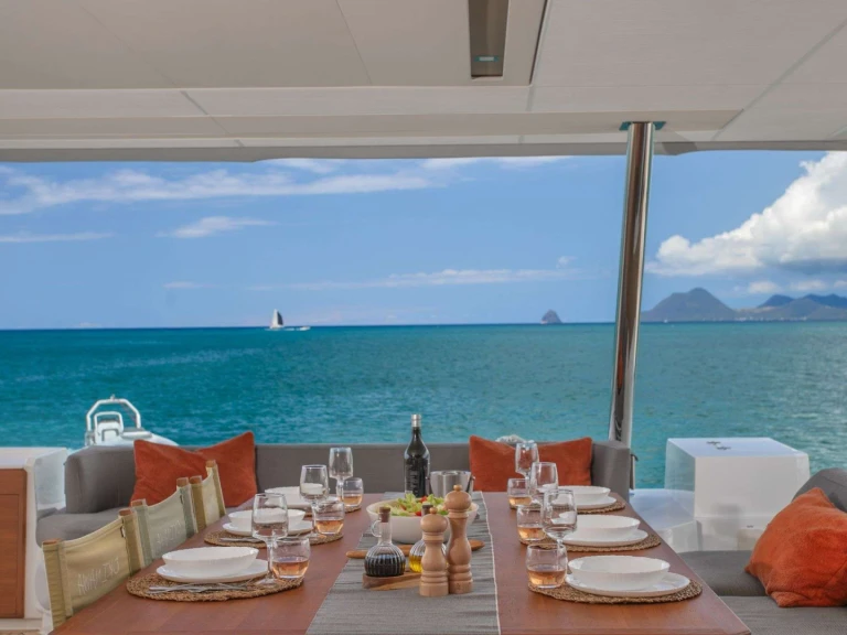 Location Yacht Fountaine Pajot avec permis