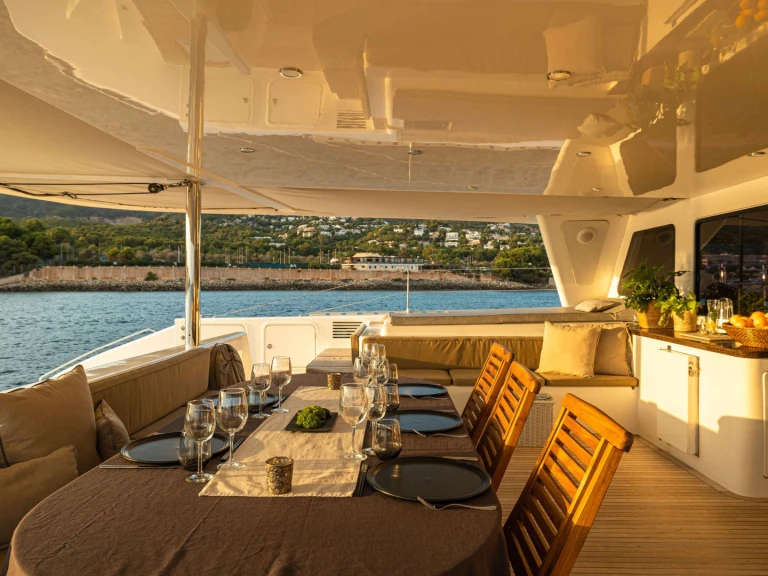 Location bateau Matrix Yachts KINGS RANSOM à Naples sur Samboat