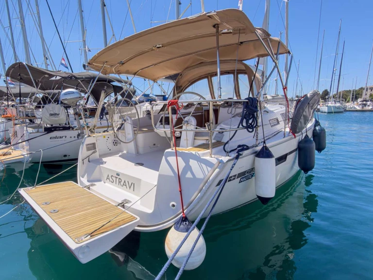 Bavaria Cruiser 37 a louer à Pula