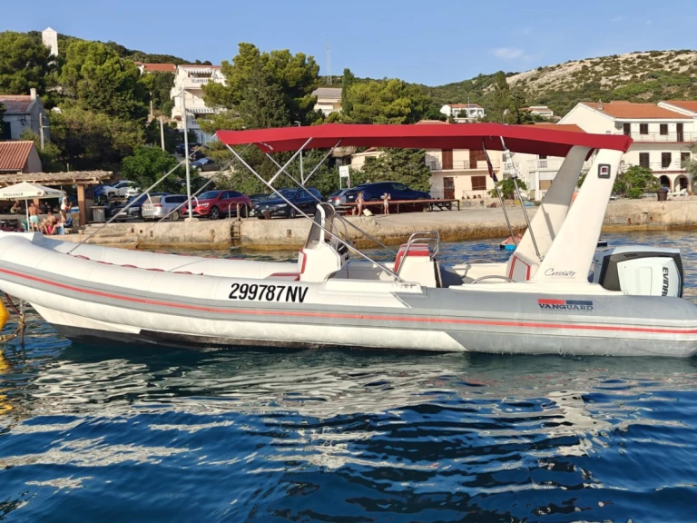 Valiant V 750 Cruiser a louer à Novalja