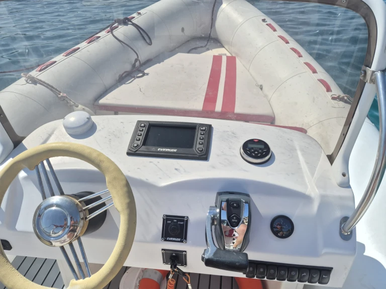 Louez un Valiant V 750 Cruiser à Novalja