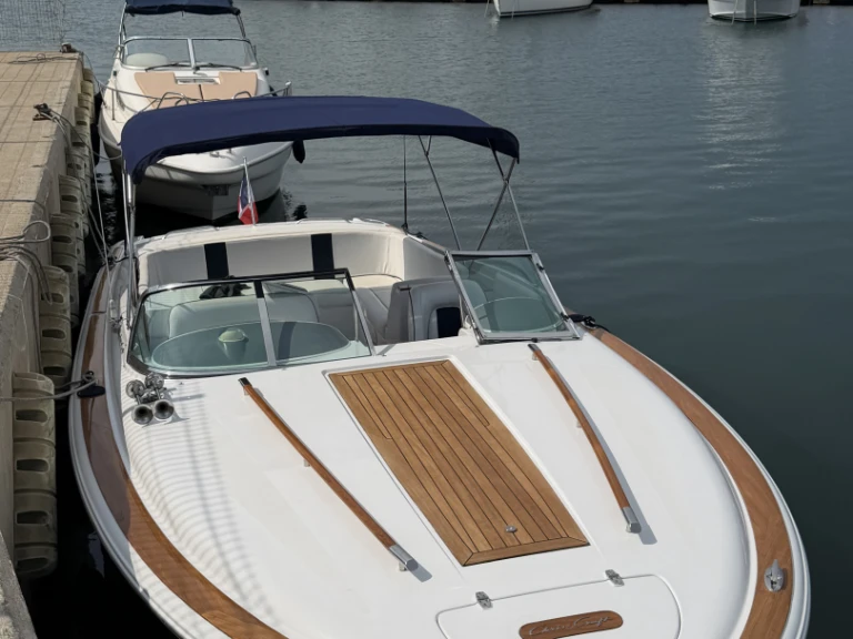 Louer Bateau à moteur avec ou sans skipper Chris Craft à Saint-Raphaël