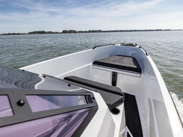 Location Bateau à moteur IRON BOATS  avec permis