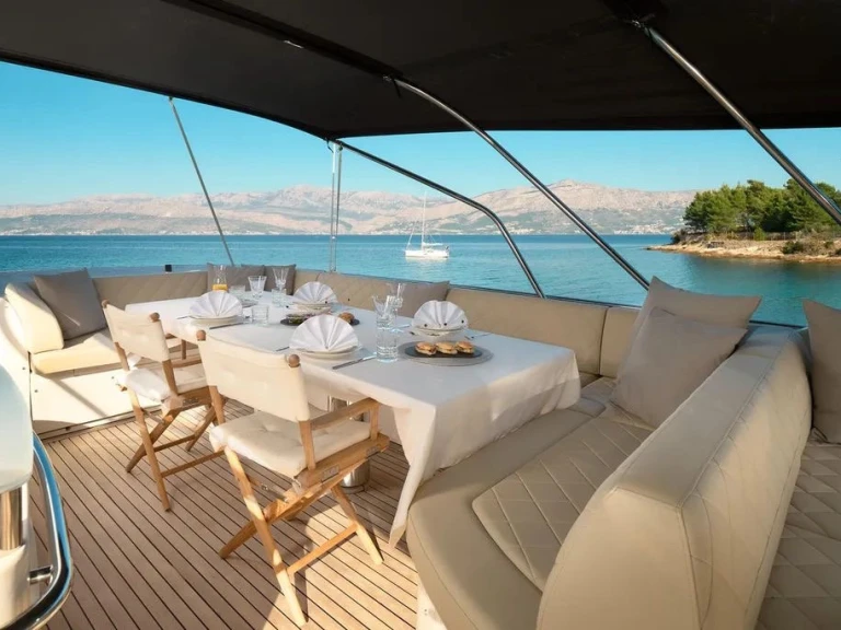 Location Bateau à moteur à Podstrana - Princess Princess 72