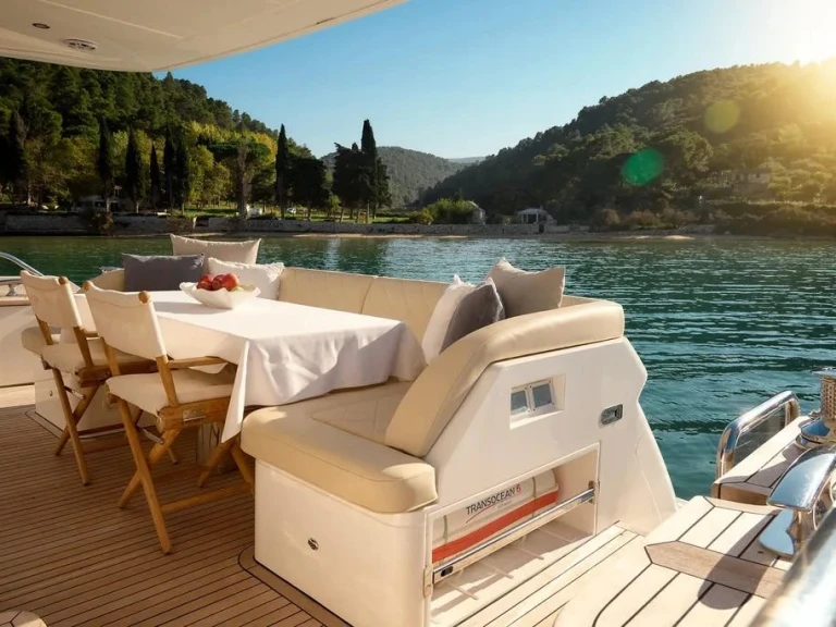 Louer Bateau à moteur avec ou sans skipper Princess à Podstrana