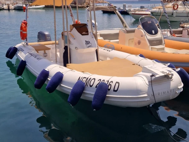 Semi-rigide à louer à Palerme au meilleur prix