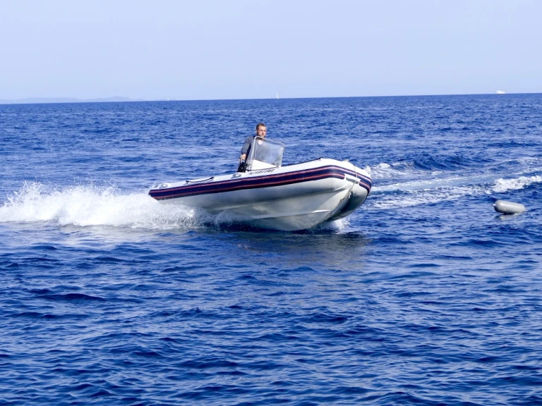 Location bateau sportis Mc4700 à Le Brusc sur Samboat