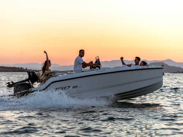 Louer Bateau à moteur avec ou sans skipper Compass à Chania