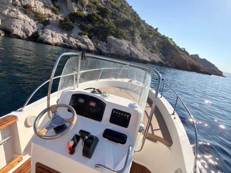 Bateau à moteur à louer à Le Rouet au meilleur prix