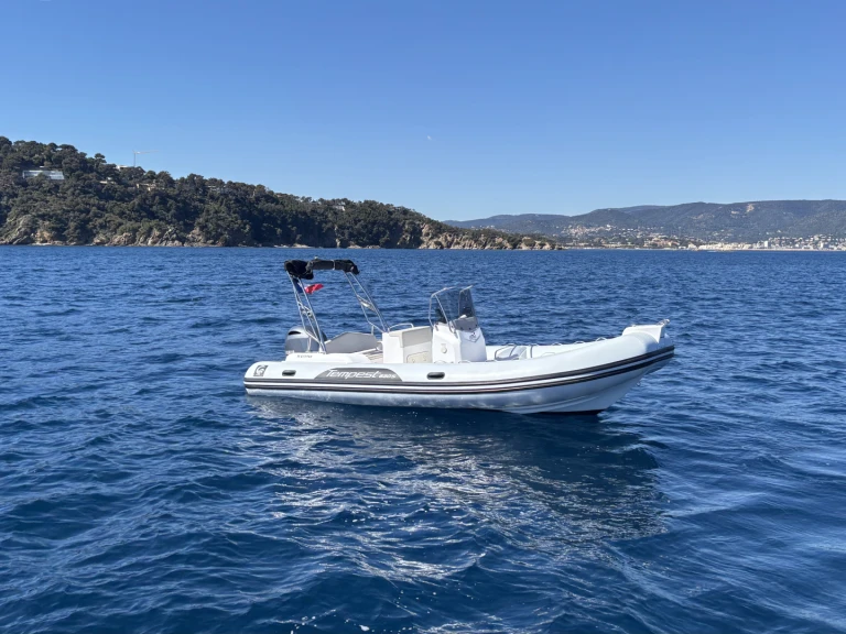 Location bateau Le Lavandou pas cher Tempest 630