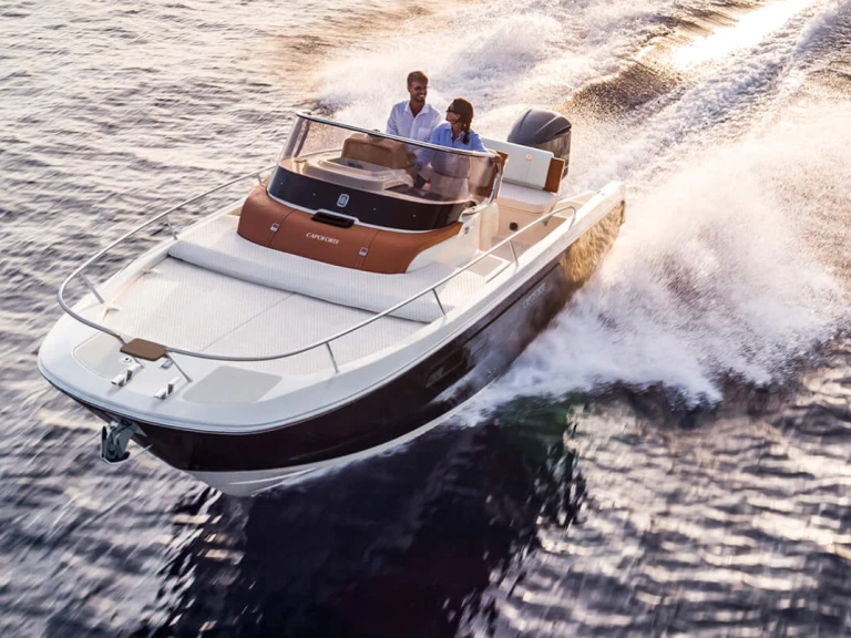 Location Bateau à moteur Invictus  avec permis