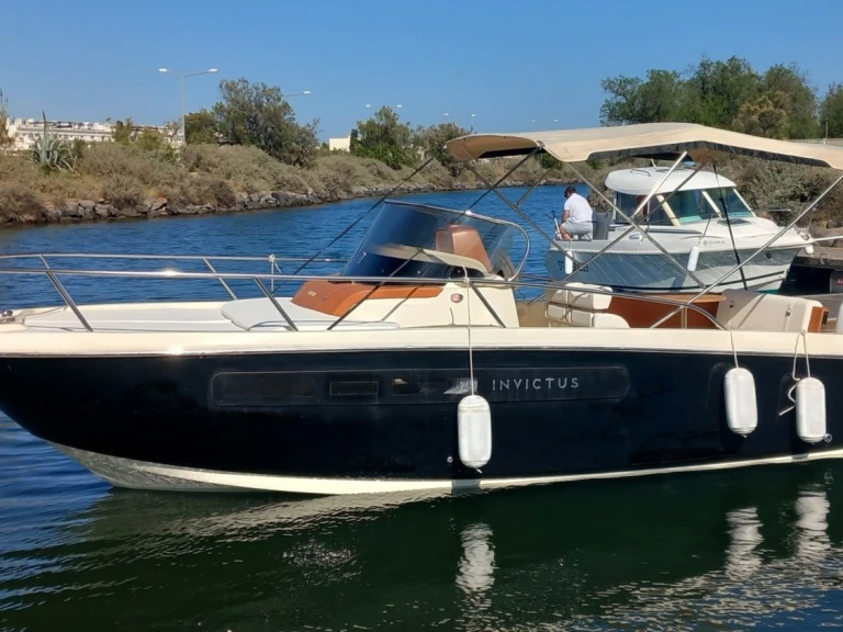 Bateau à moteur à louer à Saint-Raphaël au meilleur prix
