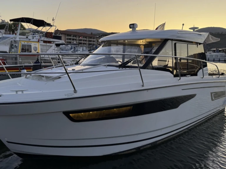 Location Bateau à moteur Jeanneau avec permis