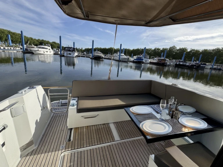 Louez un Jeanneau Merry Fisher 895 à Asnières-sur-Seine