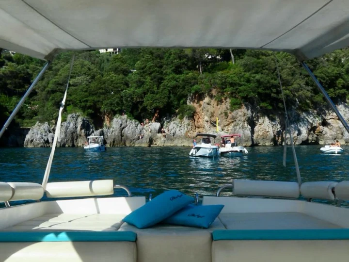 Bateau à moteur à louer à Bocca di Magra au meilleur prix
