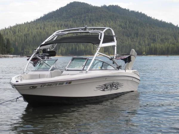 Location Bateau à moteur Nautique Correct Craft avec permis