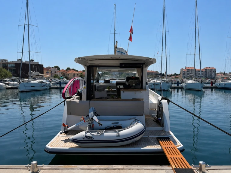Location Bateau à moteur Sealine avec permis