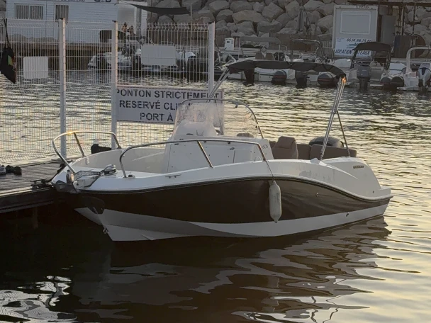 Louer Bateau à moteur avec ou sans skipper Quicksilver à France