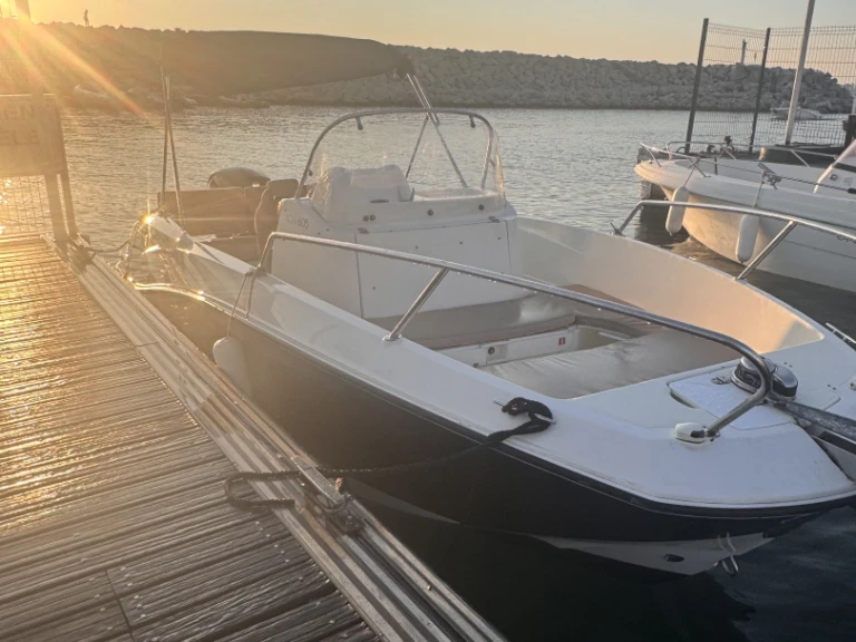 Bateau à moteur à louer à France au meilleur prix