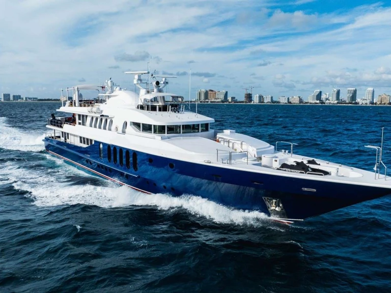 Location bateau Naples pas cher YCM FIFTY