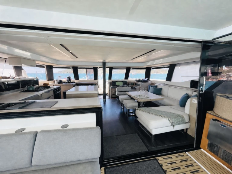 Location Yacht Fountaine Pajot avec permis