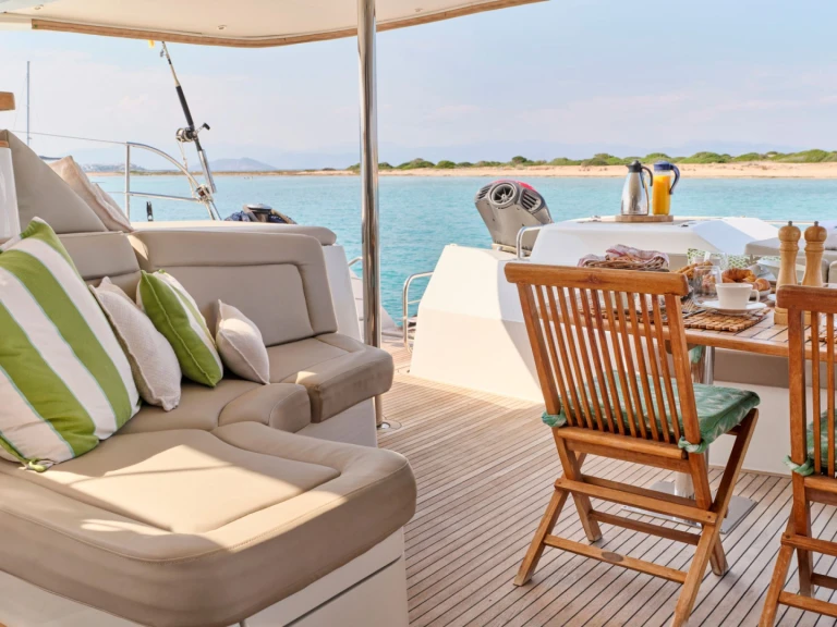 Location Yacht Fountaine Pajot avec permis