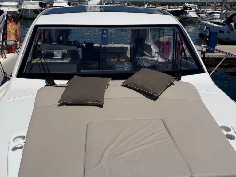 Location à Biograd na Moru - Sealine Sealine C335 sur SamBoat