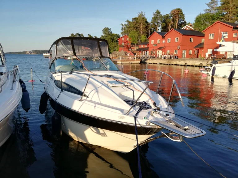 Louer Bateau à moteur avec ou sans skipper Bayliner à Stockholm
