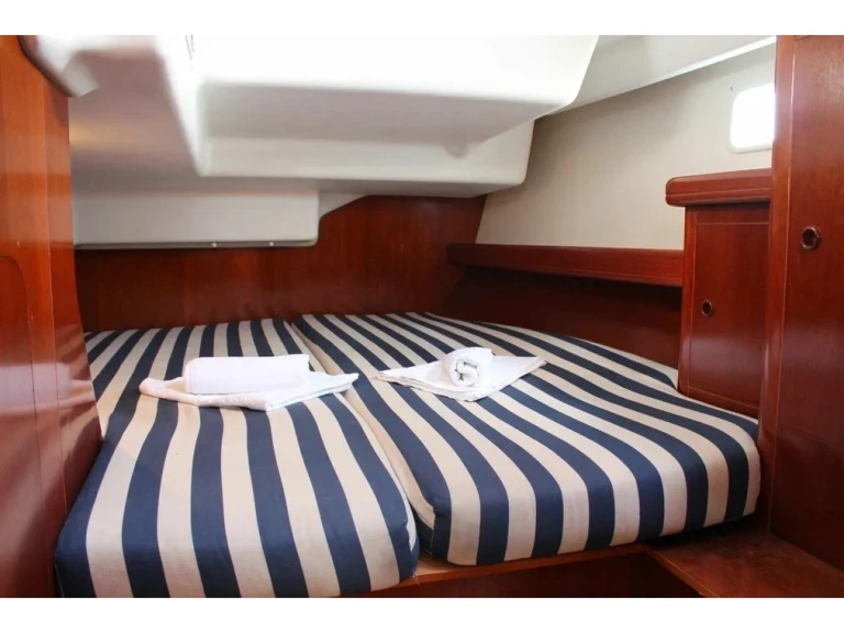 Location bateau Bénéteau Oceanis 473 à Gouviá sur Samboat