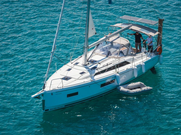 Louez un Bénéteau Oceanis 37.1 à Gouviá