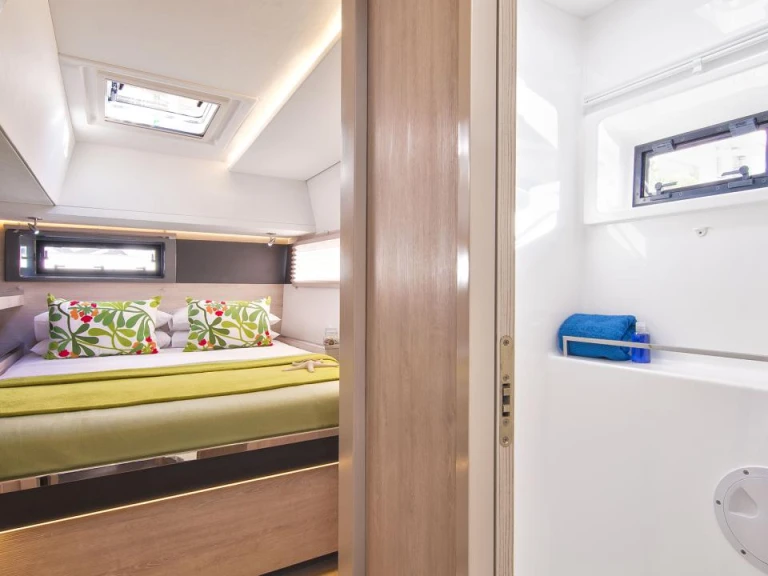 Louer Catamaran avec ou sans skipper Leopard à Le Pirée